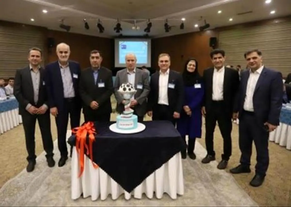 گردن‌نگیر مثل فدراسیون فوتبال