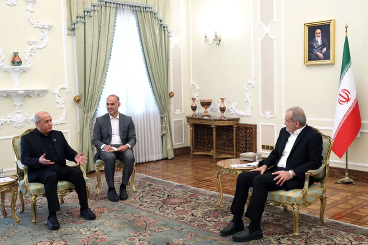 پزشکیان در دیدار معاون دبیرکل جبهه مردمی برای آزادی فلسطین مطرح کرد: تأکید بر عزم جدی جمهوری اسلامی برای ایجاد همافزایی کشورهای اسلامی در حمایت از مردم فلسطین