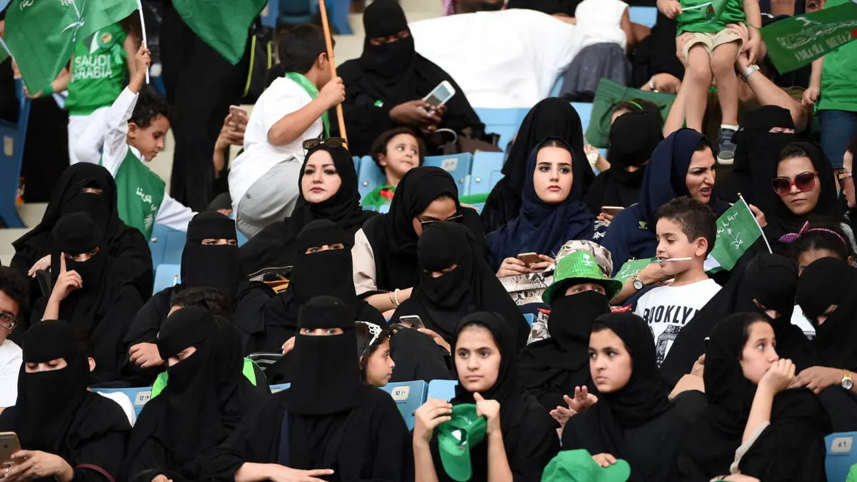 حضور زنان عربستانی در ورزشگاه‌+ تصاویر
