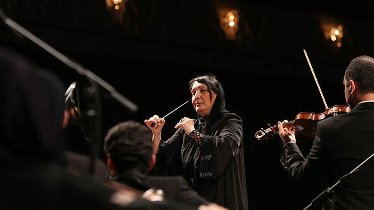 تنها رهبر ارکستر زن ایرانی پس از ۱۰ سال روی صحنه رفت