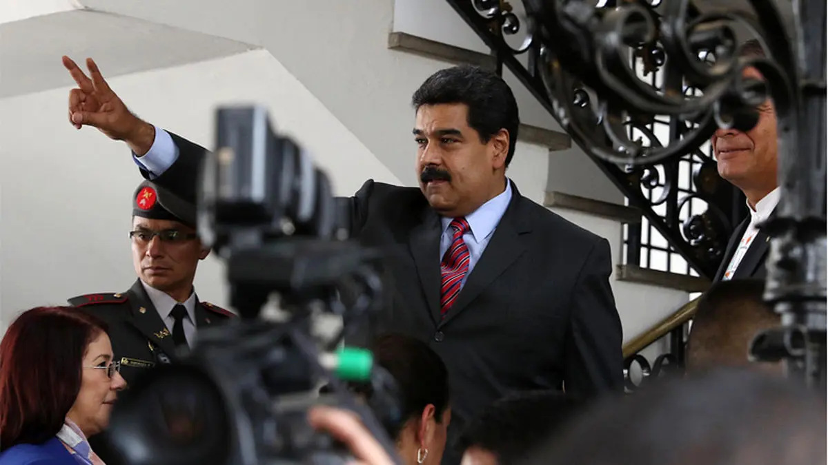 رقابت یک کشیش ناشناس با مادورو