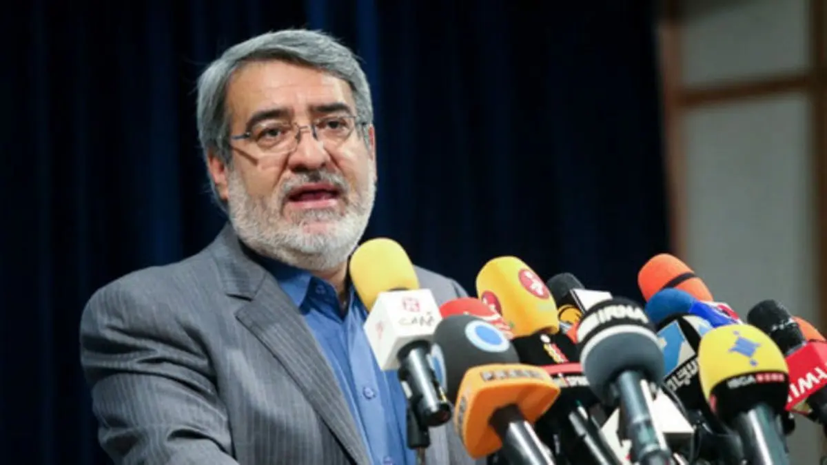 وزیر کشور به سوالات نمایندگان پاسخ می‌دهد