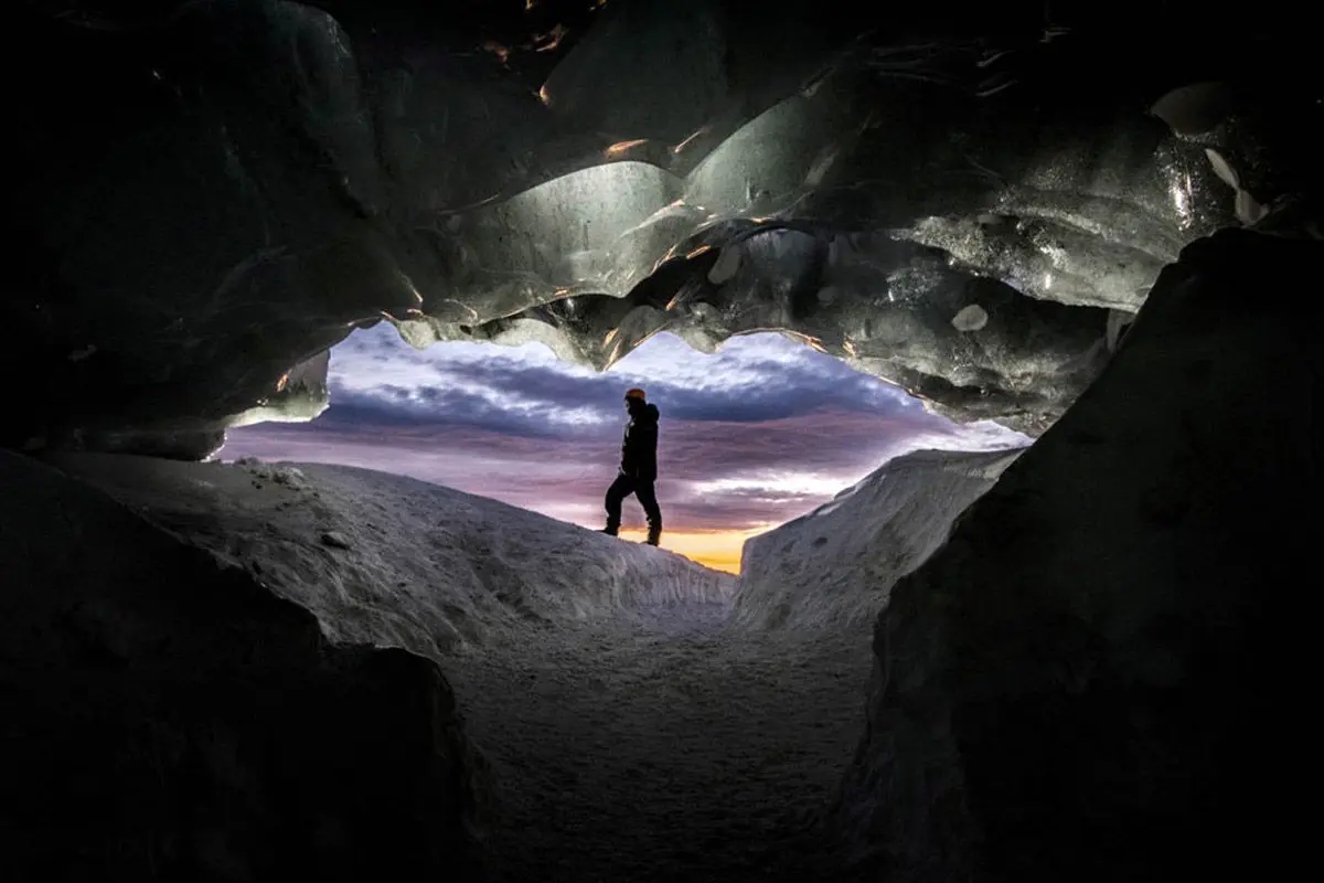 غارهای یخی ایسلند‎