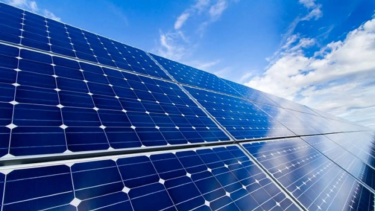 تفاهم‌نامه فاینانس 70 میلیون دلاری 50 مگاوات نیروگاه‌ خورشیدی امضا شد