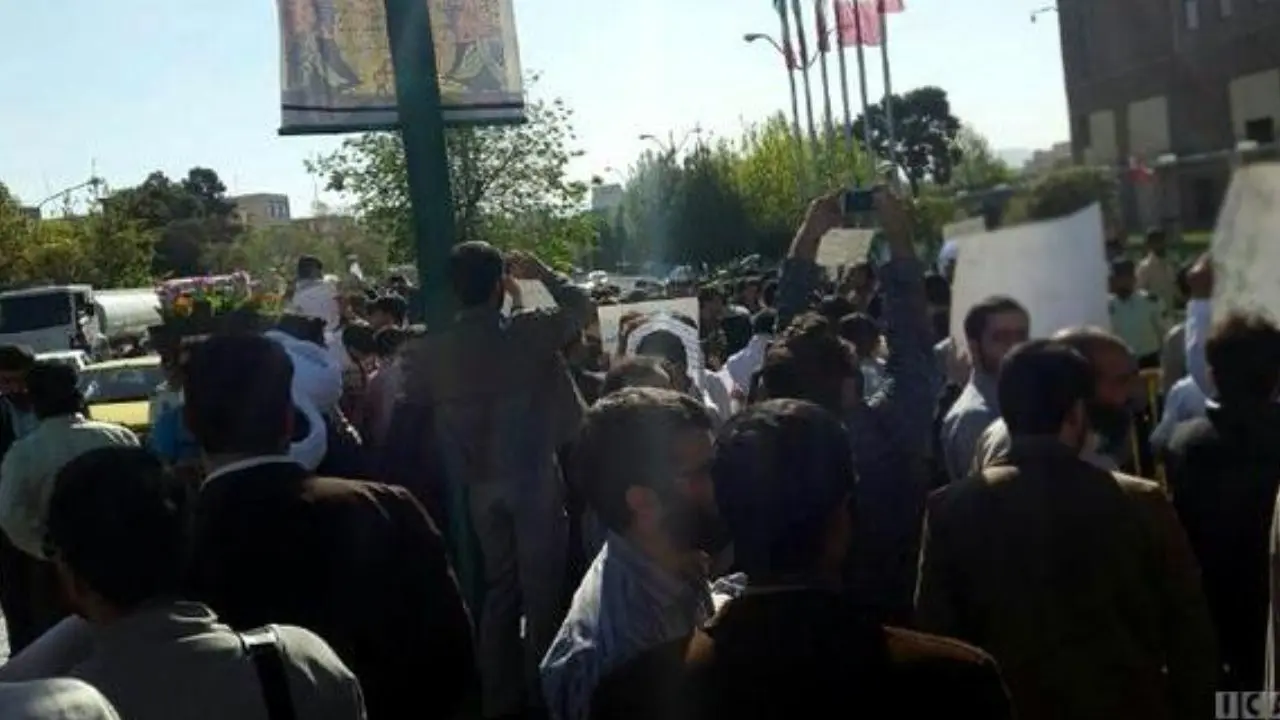 تجمع جمعی از سپرده‌گذاران تعاونی ولیعصر (عج) مقابل مجلس