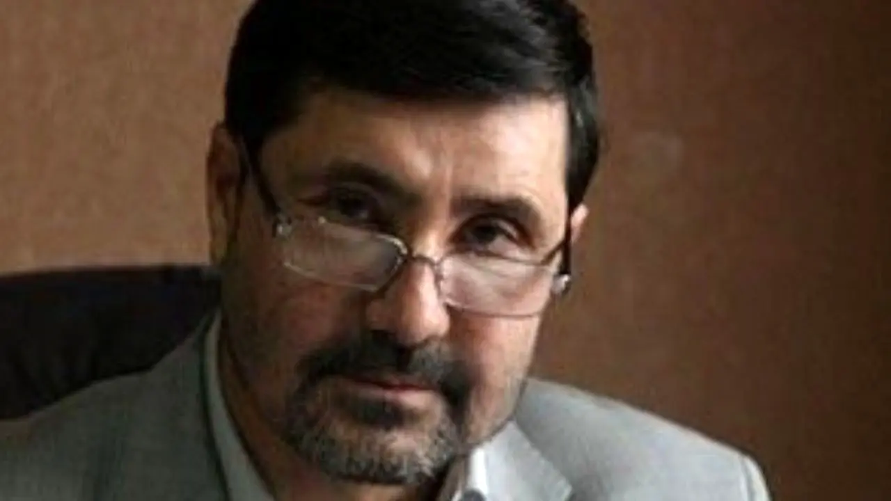 احمدی‌نژاد می‌خواهد بگوید که اگر من را بازی ندهید، بازی را به هم می‌زنم/ او بازی را شروع کرد ولی نمی‌تواند آن را جمع کند