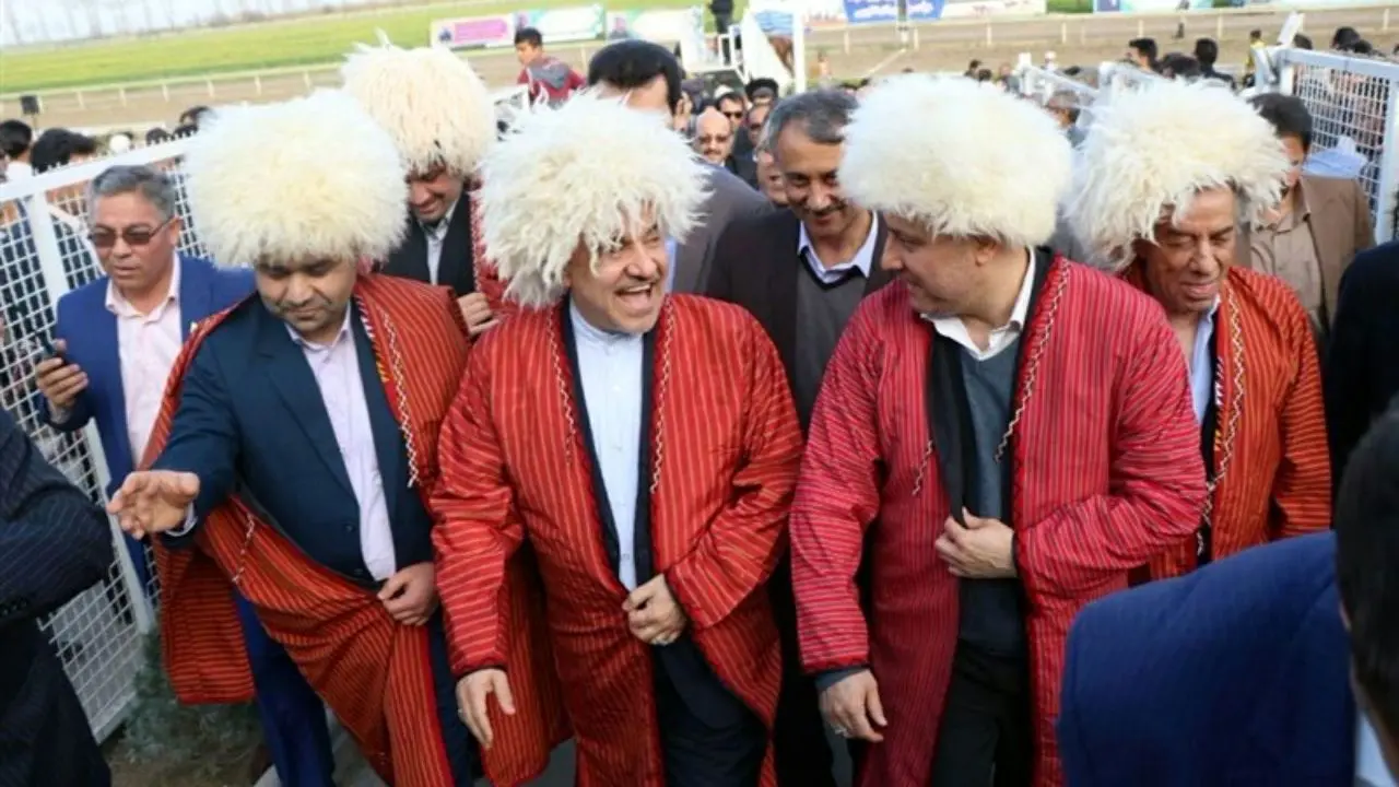عکس| پوشش ترکمنی وزیر ورزش