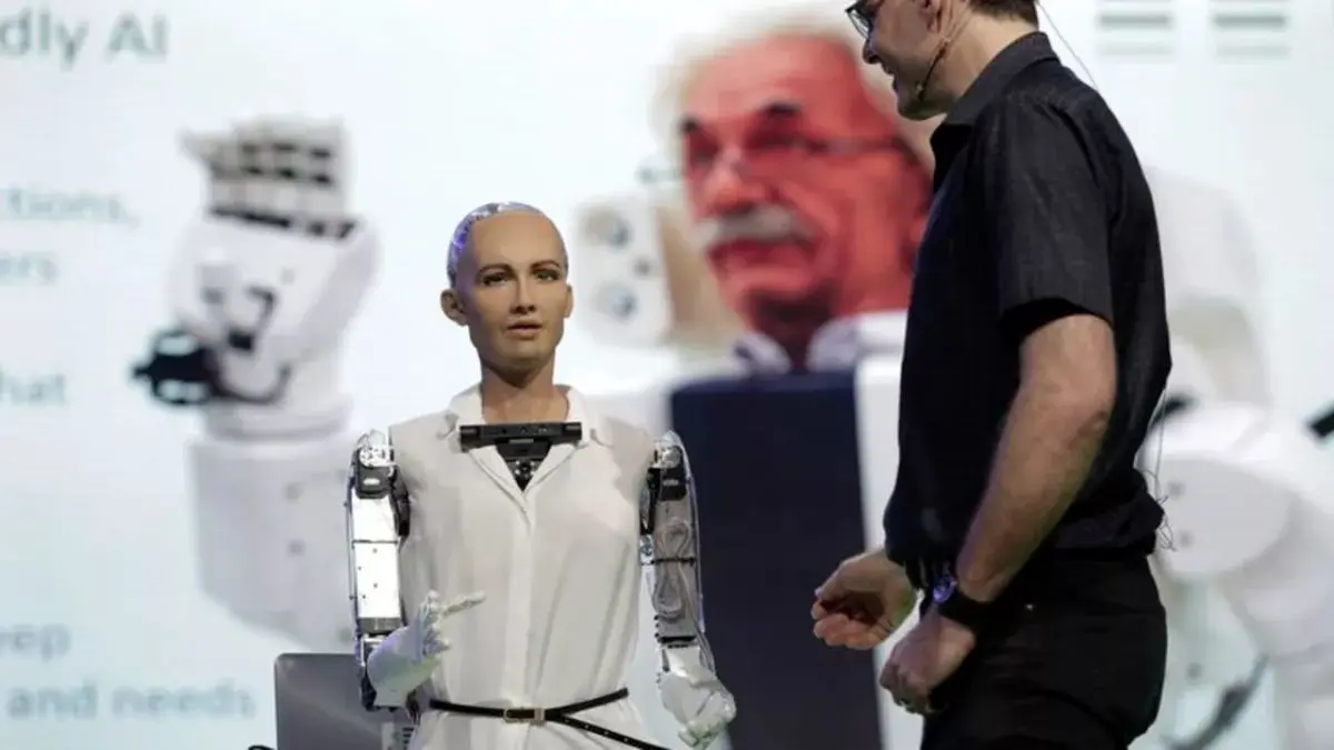 دیدار «سوفیا» ربات معروف با کریستیانو رونالدو