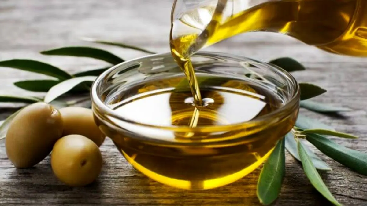 روغن زیتون را نخورید، روی پوست بگذارید!