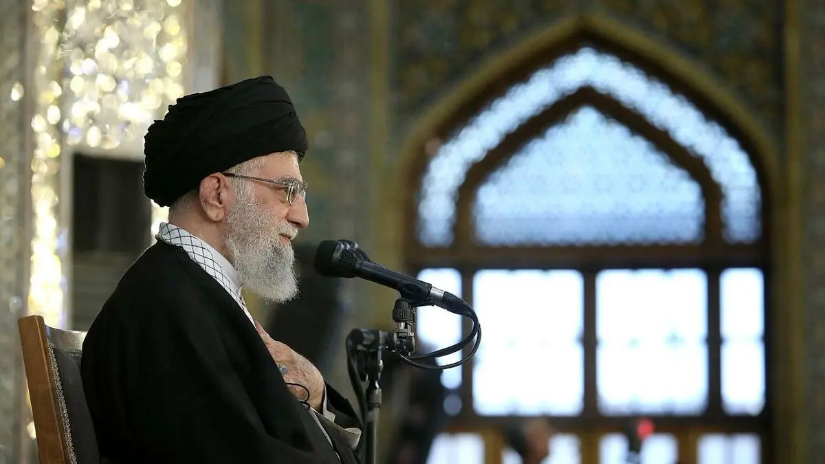 مقام معظم رهبری در حرم امام رضا(ع) سخنرانی میکنند