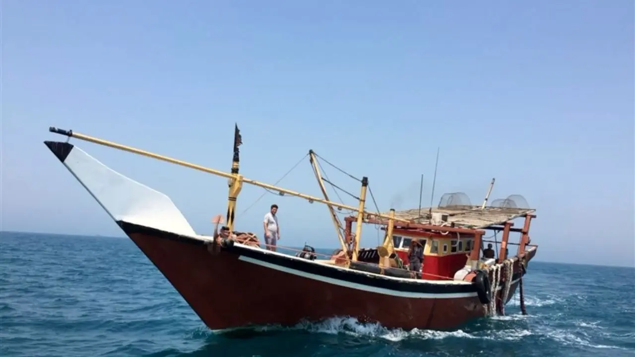 توقیف 4 لنج بیگانه در آب‌های خلیج فارس