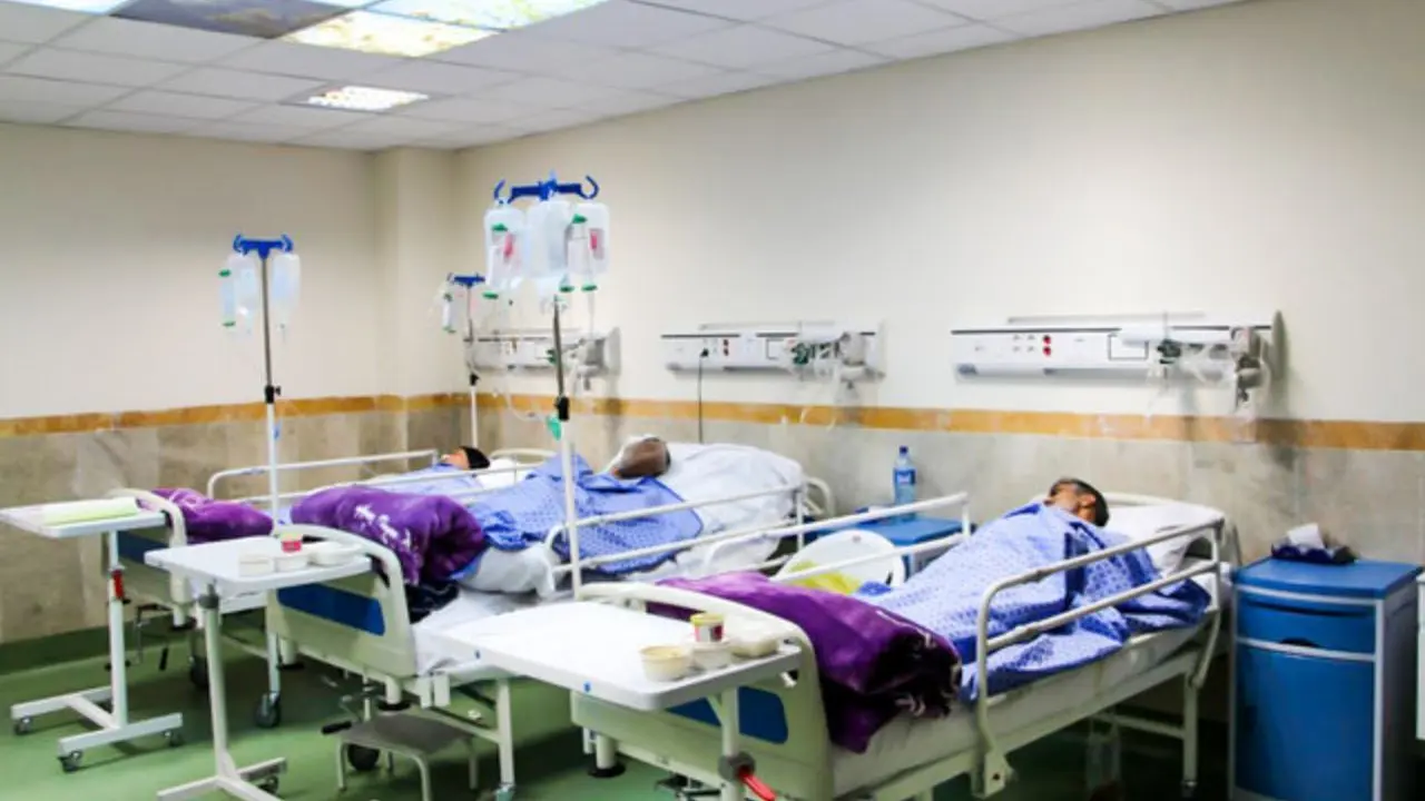 نشت فاضلاب در شبکه آب‌رسانی علت مسمومیت مردم سپیدان/ 505 نفر به مرکز درمانی مراجعه کرده‌اند