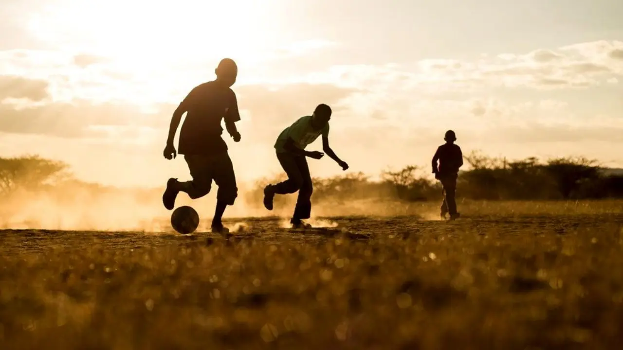 عکس روز نشنال جئوگرافیک؛ فوتبال هنگام غروب
