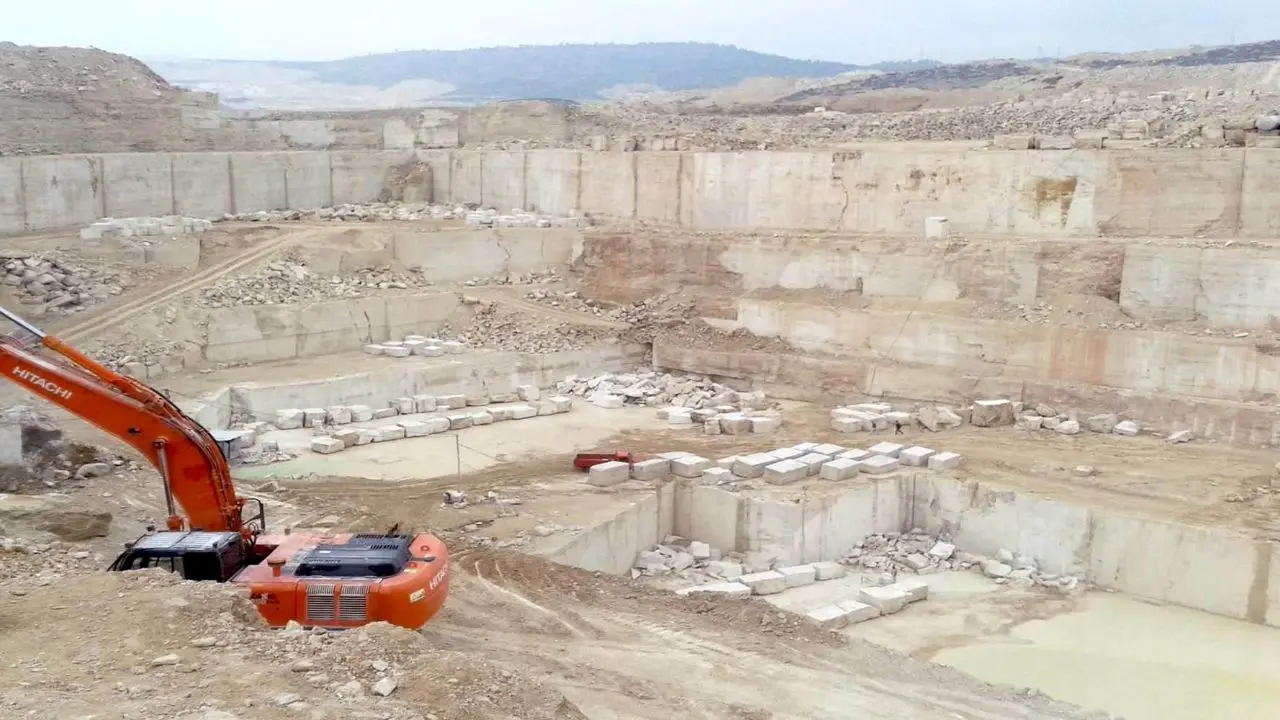 استخراج بیش از دو میلیون تن سنگ تراورتن در استان مرکزی