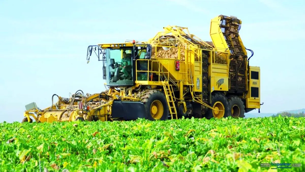 راه‌اندازی زنجیره کامل ماشین‌های کشاورزی در مزرعه سبزیجات برگی و گیاهان دارویی