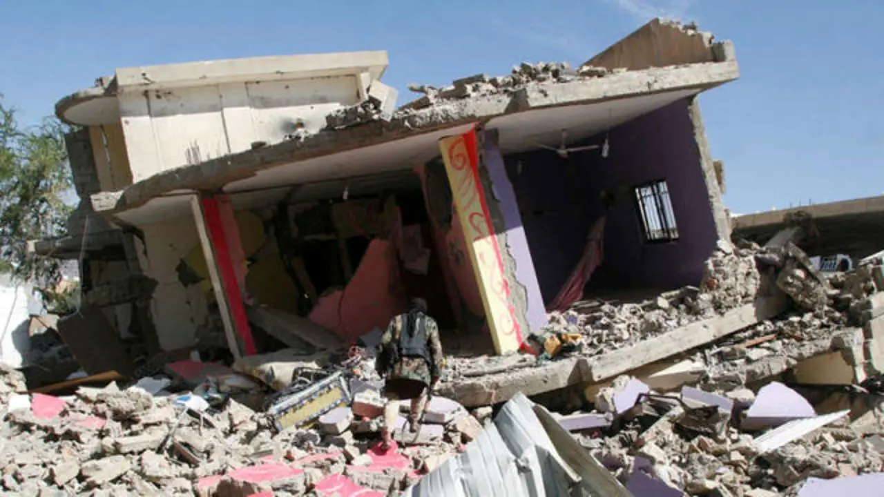 حمله جنگنده‌های ائتلاف عربی به فرودگاه صنعا، یک پایگاه هوایی و منازل مسکونی
