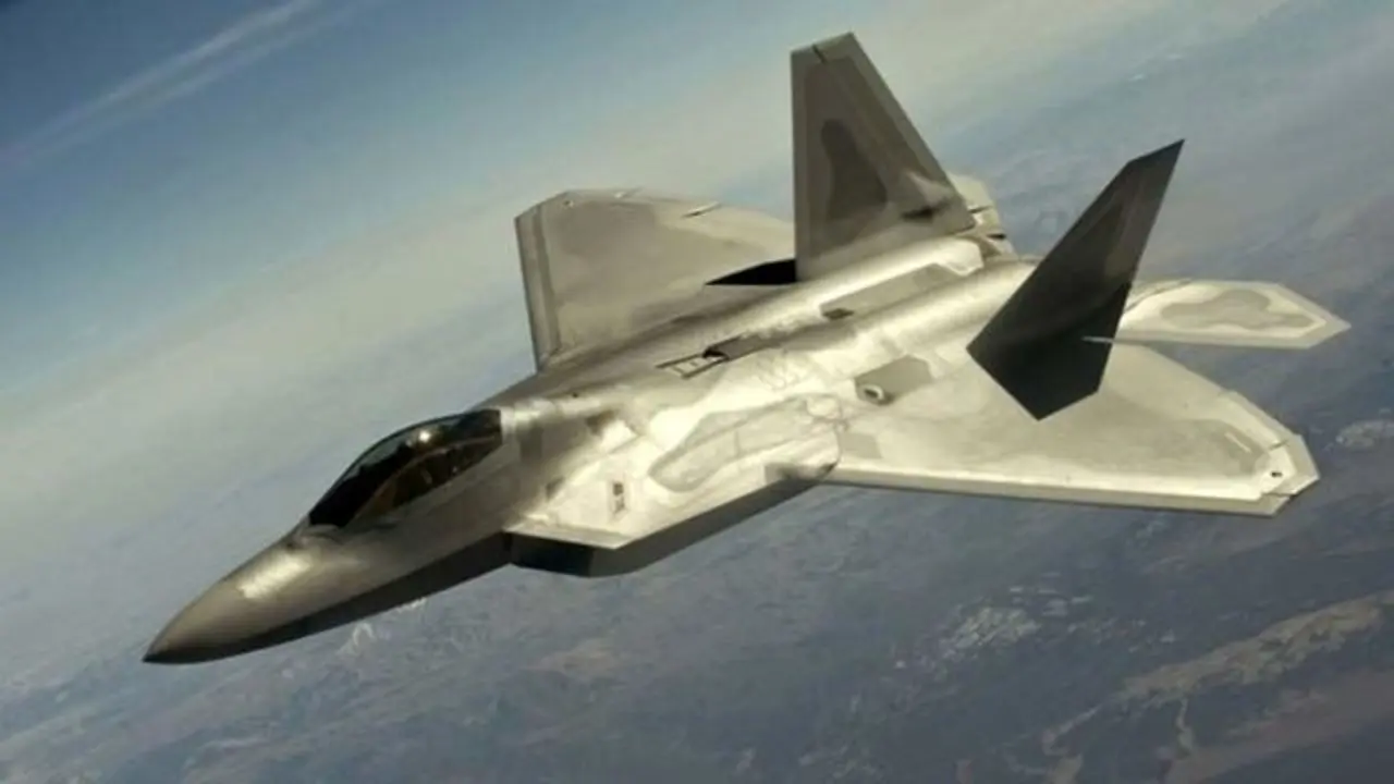 جنگنده‌های F-22 آمریکا بمب‌افکن‌های روس را در آلاسکا رهگیری کردند