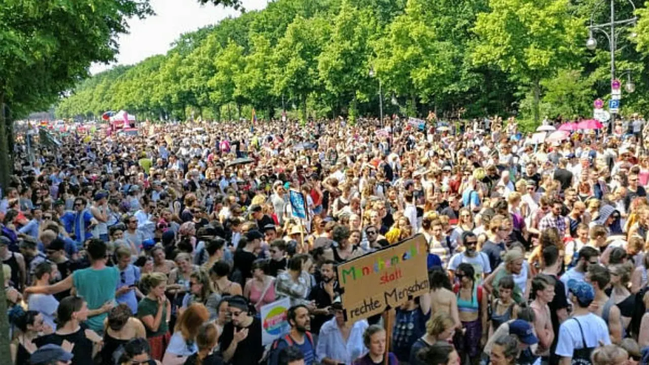 اعتراضات گسترده در برلین علیه مرکل