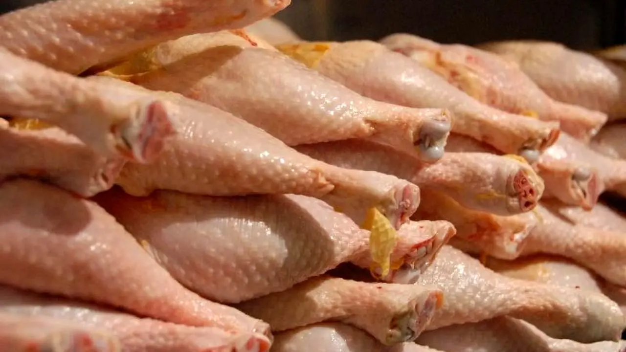 ادامه روند کاهشی نرخ مرغ در بازار/ قیمت مرغ به 7250 تومان رسید