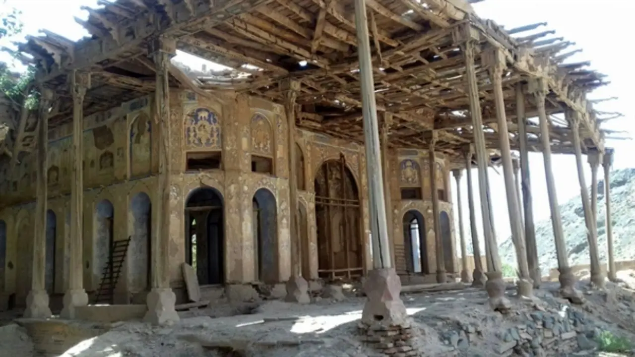 سقف کاخ چهلستون سرهنگ‌آباد بازسازی می‌شود