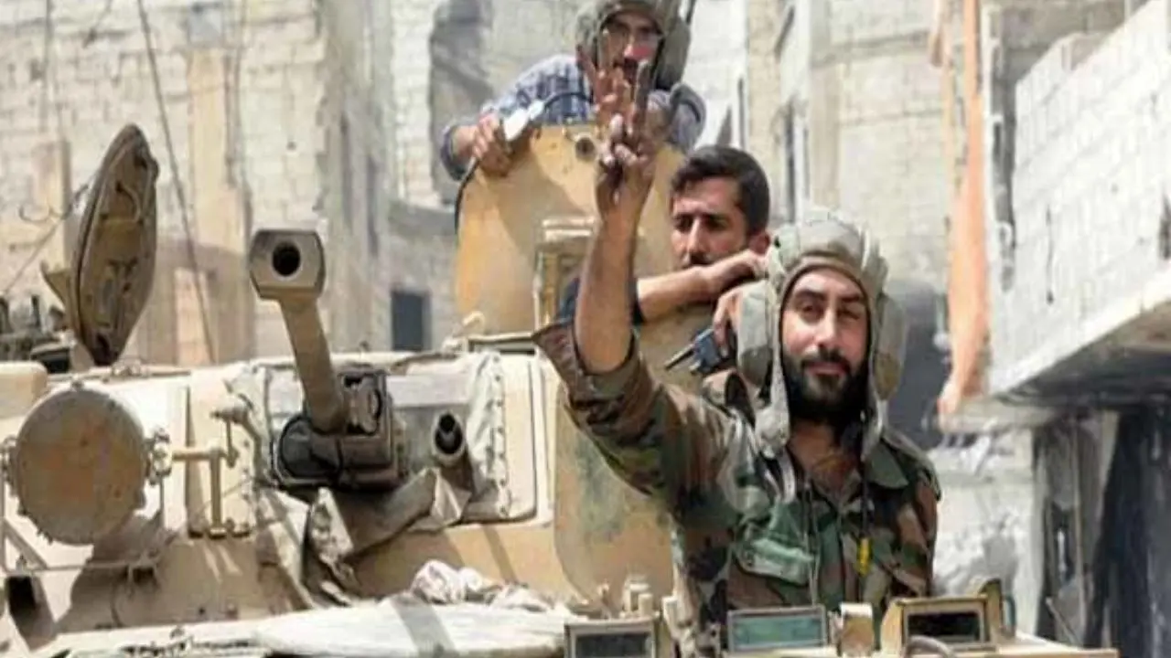 انبار بزرگ سلاح متعلق به داعش در شرق حمص کشف شد