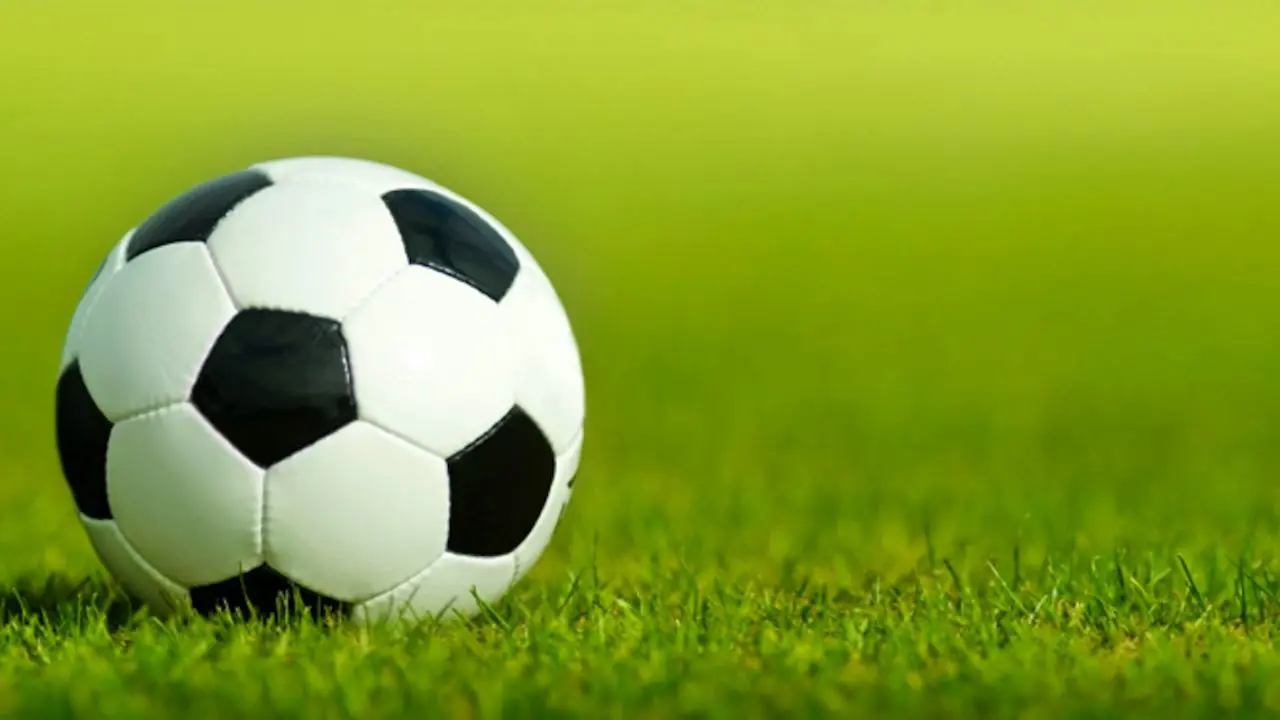 آموزش فوتبال به زنان در پردیس