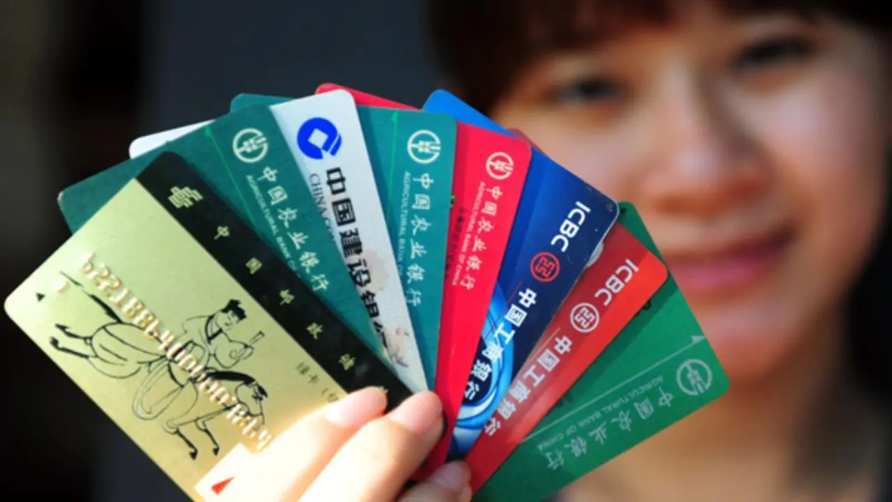 کره‌جنوبی محدودیت سنی صدور کارت بدهی را کاهش می‌دهد