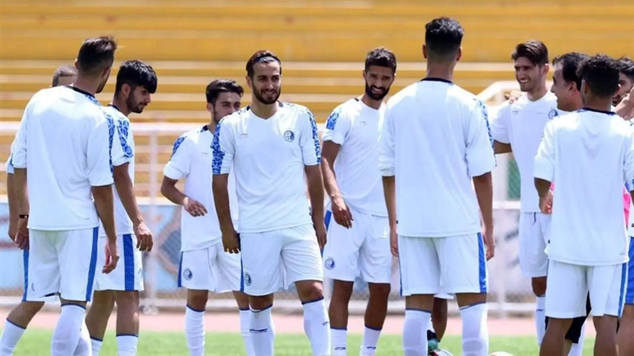 فوتبال درون تیمی چهار نفره در تمرین استقلال