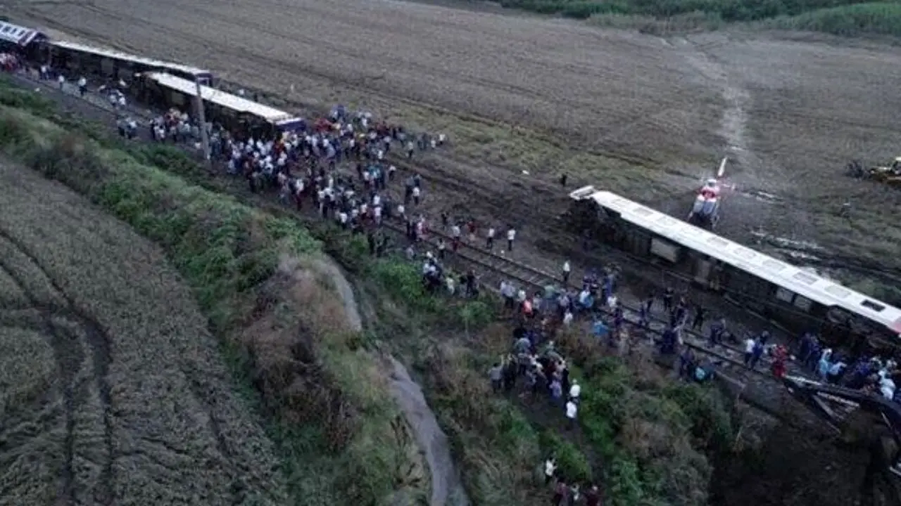 قربانیان خروج قطار از ریل در ترکیه به 24 نفر رسید