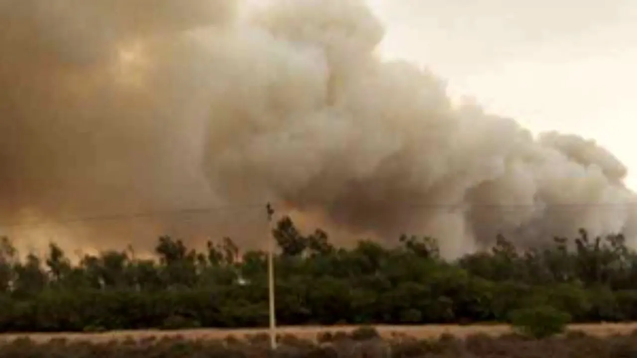 انتشار دود آتش‌سوزی بخش عراقی هورالعظیم در شهرهای خوزستان / آماده‌باش مراکز درمانی هویزه