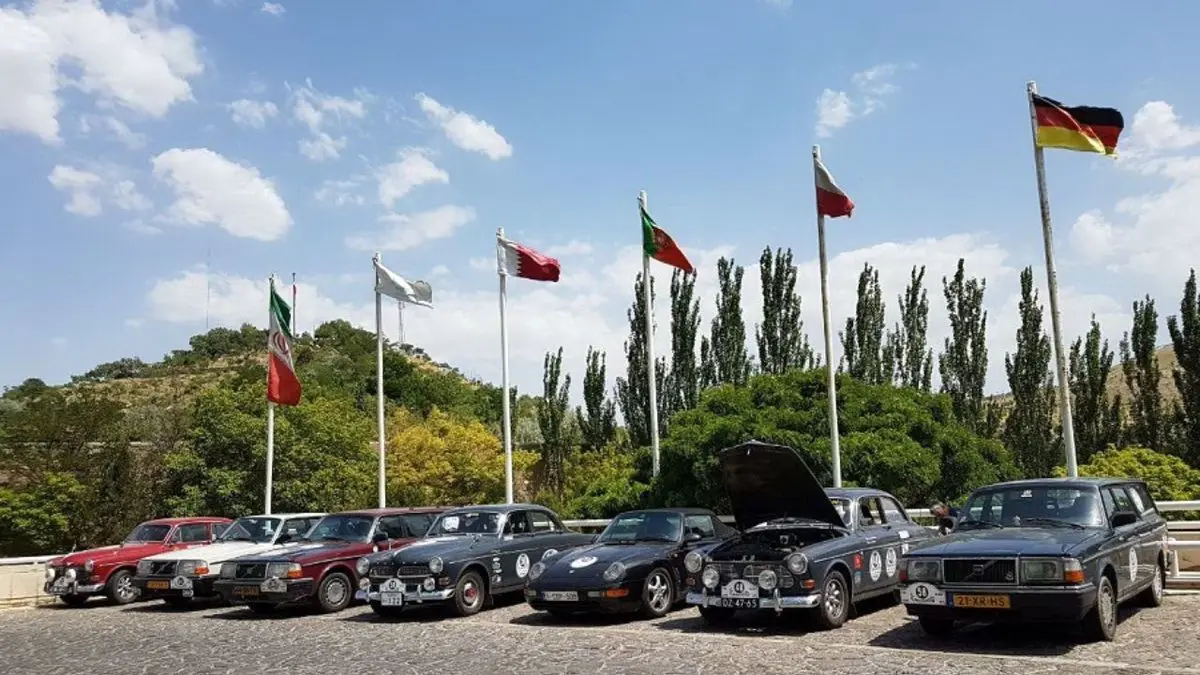 کاروان گردشگری خودروهای کلاسیک هلند وارد تبریز شد