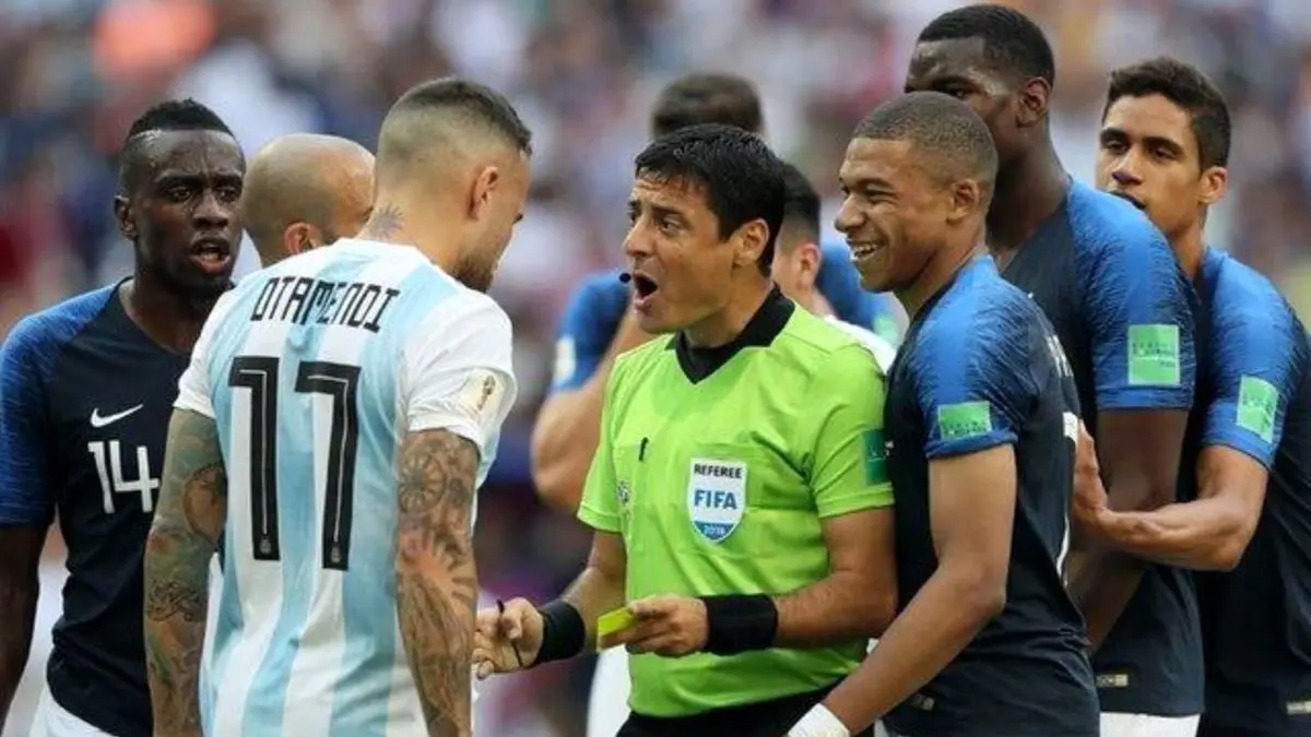 تقدیر وزیر ورزش از تلاش‌های تیم داوری ایران در روسیه