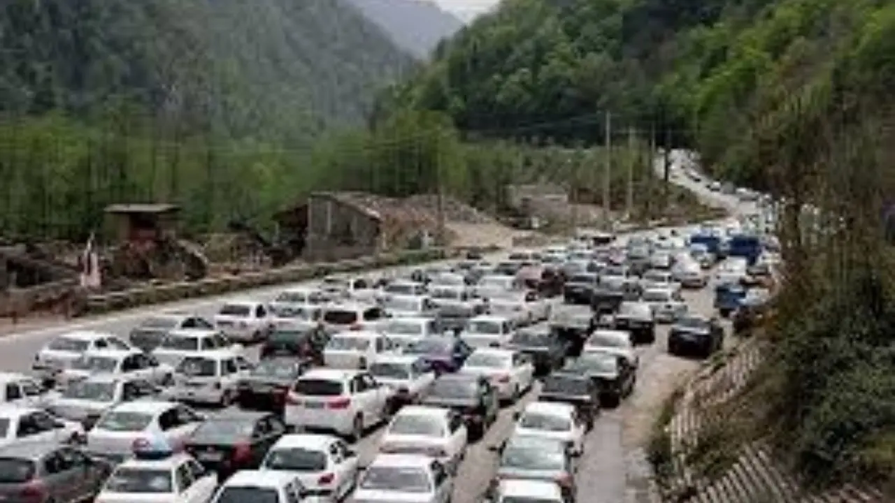 ترافیک سنگین در محور تهران-کرج/ جاده چالوس یک‌طرفه می‌شود