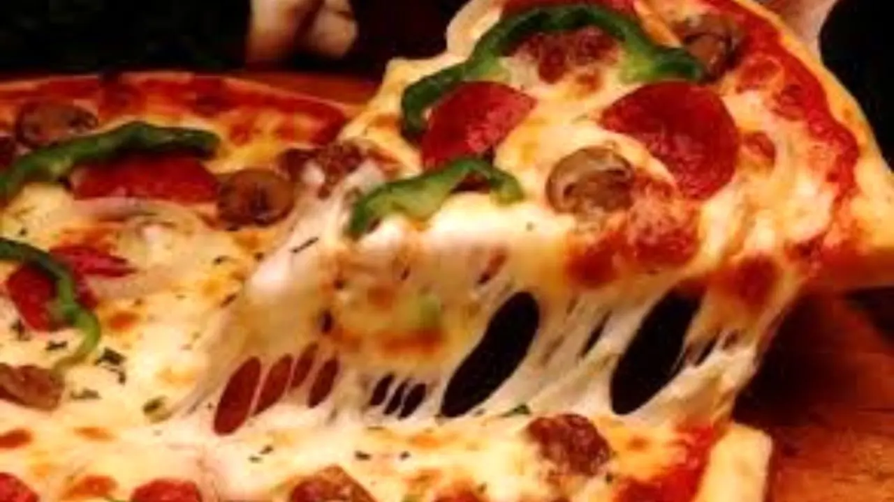 فروش پیتزای 38 میلیون تومانی در میدان ونک