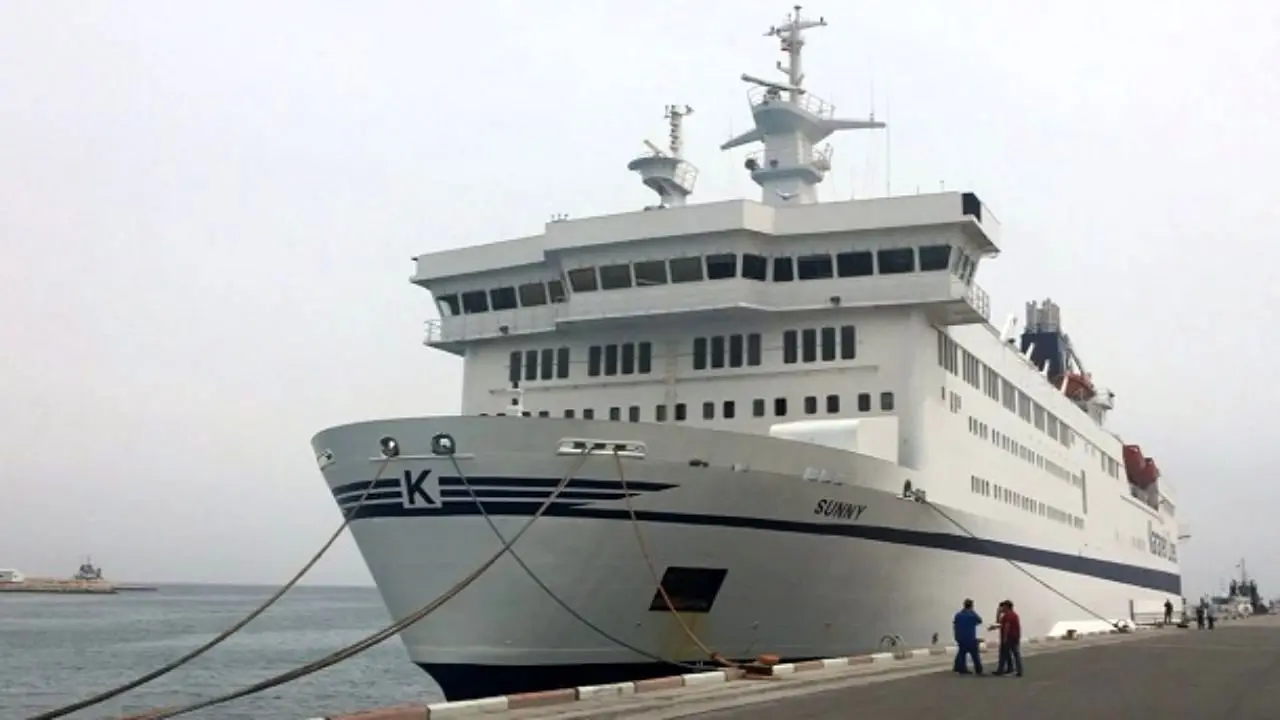 آغاز فعالیت آزمایشی کشتی اقیانوس‌ پیمای مسافربری «سانی» در بندرعباس