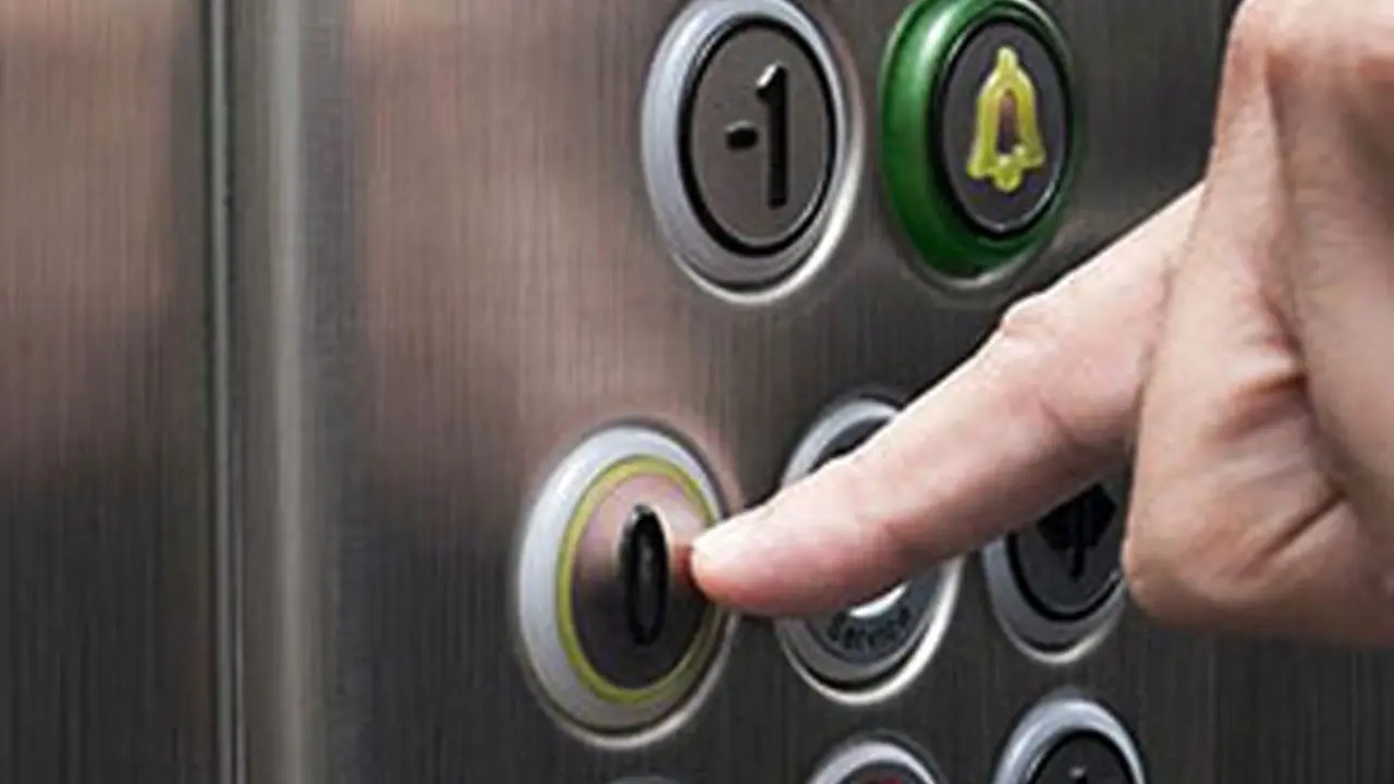 افزایش حوادث آسانسور هنگام قطعی برق/ لزوم نصب ساعت‌های قطع برق کنار در آسانسور