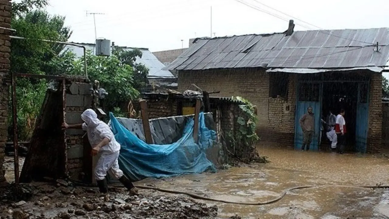 آبگرفتگی منازل بر اثر بارش‌های رگباری در چهاردانگه و سوادکوه