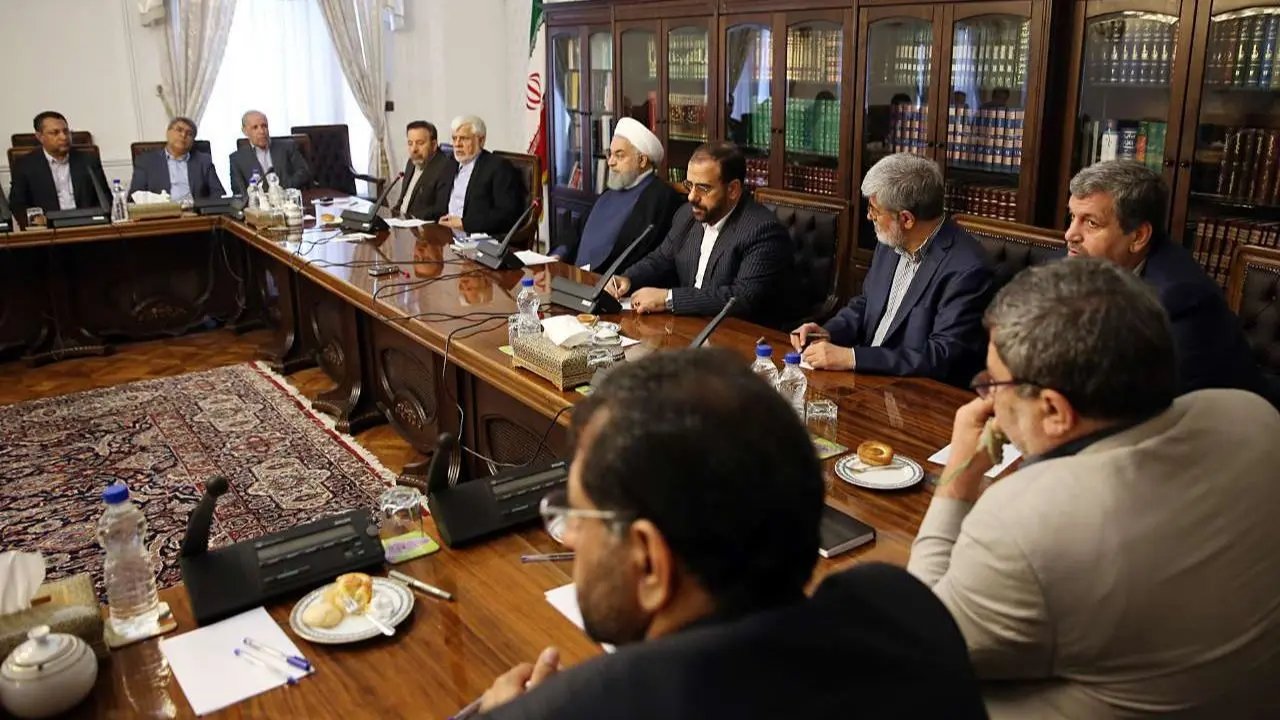 روحانی گفت فقط پوسته‌ای از حصر مانده است/ وزیر من بطور منظم به دیدار محصورین می رود