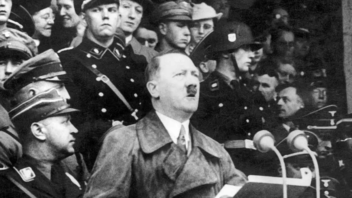 آدولف هیتلر به قدرت رسید