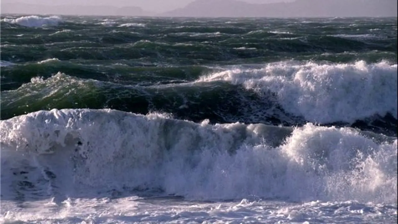 توفان در دریای خزر/ شمال کشور بارانی است