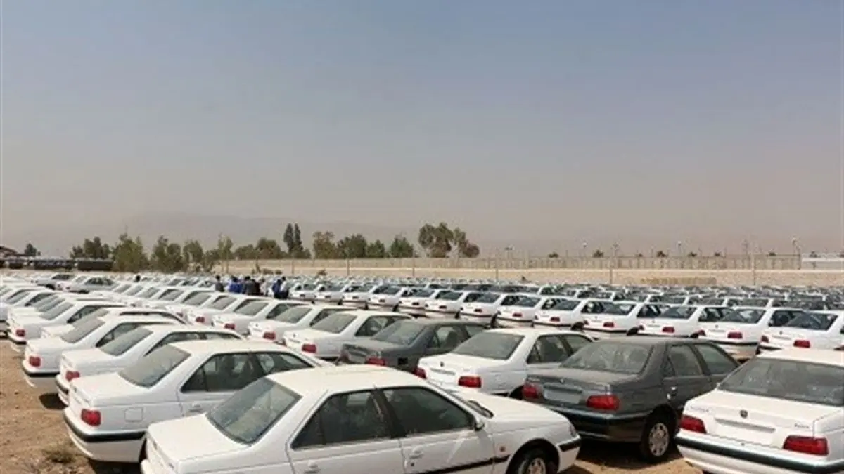 گزارش تعزیرات از اختفای 1900 خودرو در انباری در شیراز