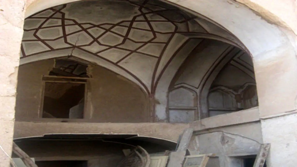 خانه تاریخی امیران اردستان در حال تخریب است