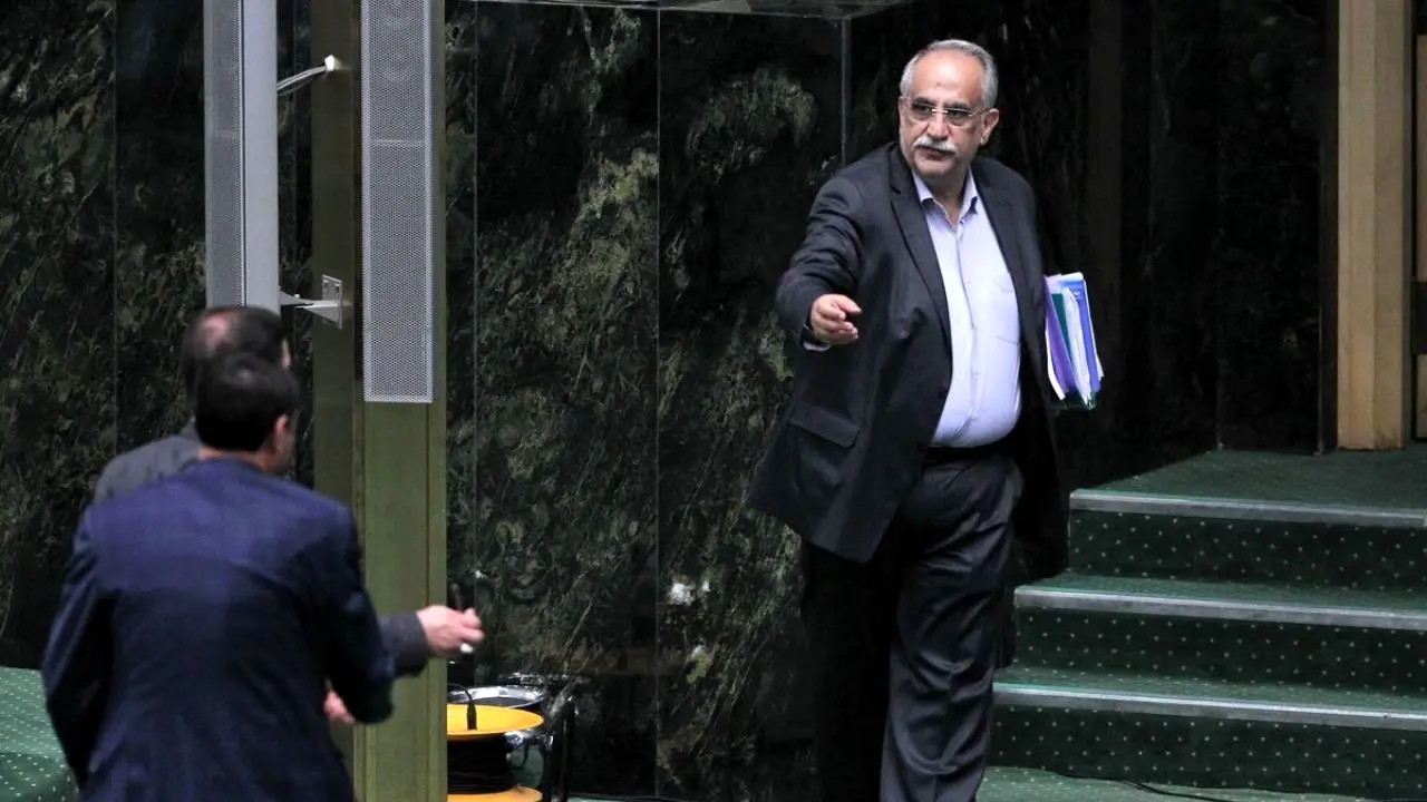 استیضاح وزیر اقتصاد بعد از تعطیلات مجلس اعلام وصول می‌شود