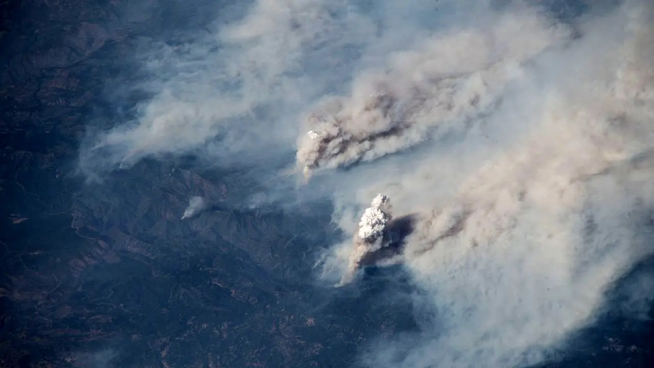 عکس روز ناسا، آتش‌سوزی کالیفرنیا از ایستگاه فضایی