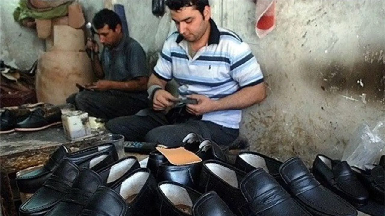 تولیدکنندگان کفش در انتظار ترخیص مواد اولیه از گمرک