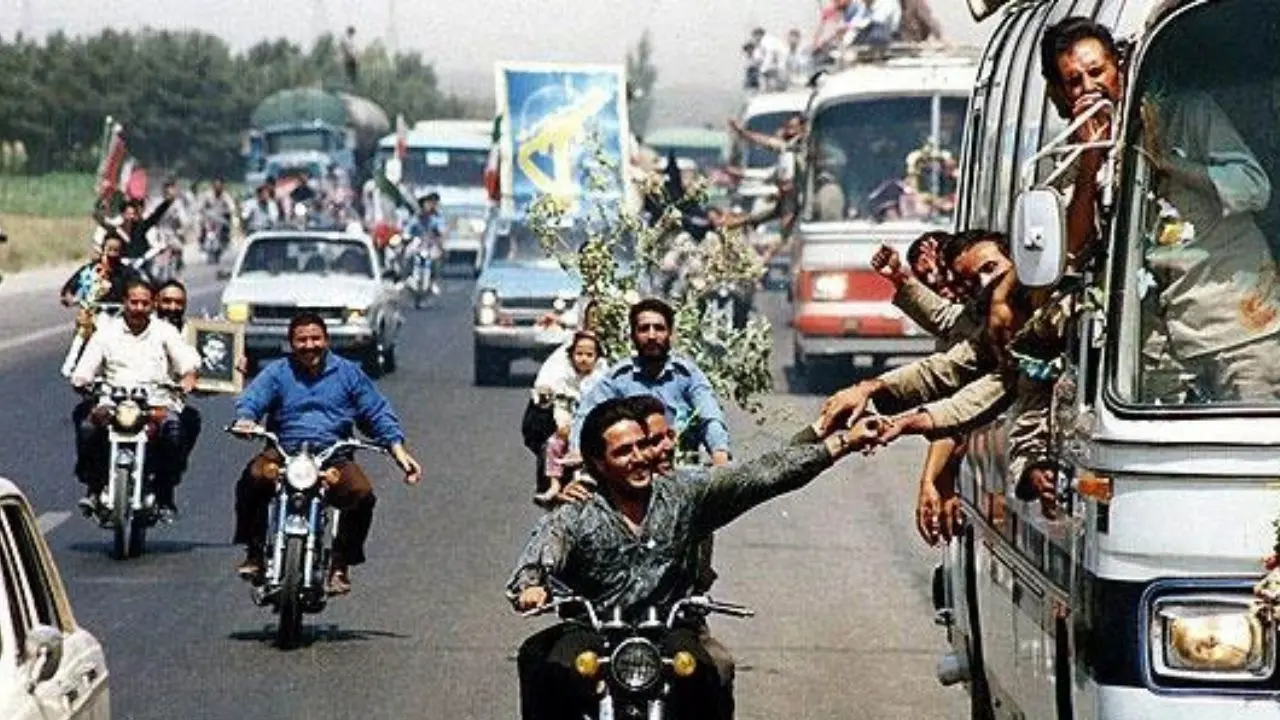 اولین گروه آزادگان به ایران بازگشتند