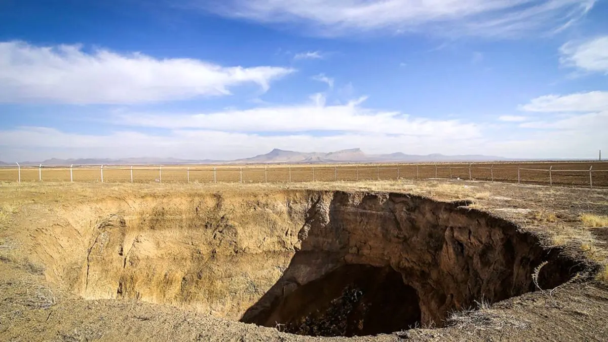 ایجاد فروچاله‌ای به عمق 60 متر در دشت کبودرآهنگ
