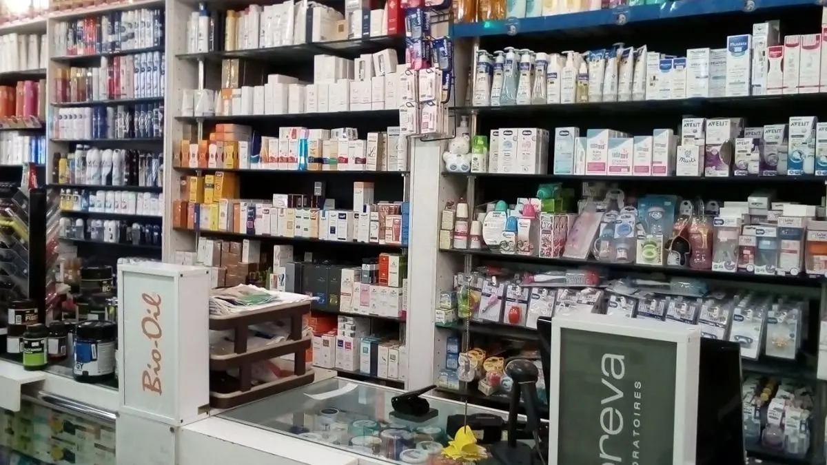 هیچ داروخانهای در فارس تعطیل نشده است