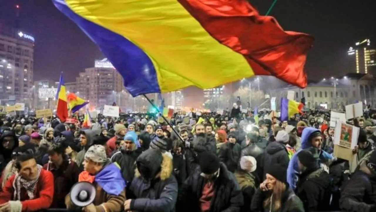 تظاهرات مردم رومانی علیه فساد دولت