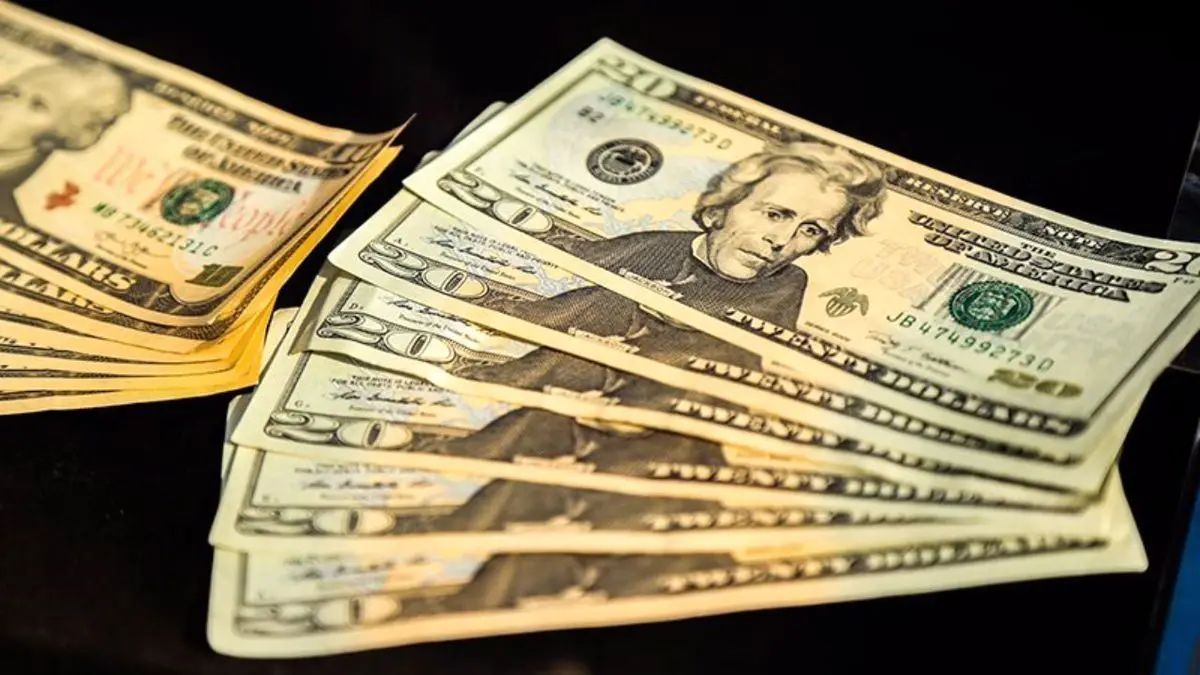 قیمت دلار با بسته جدید به 8000 تومان می‌رسد